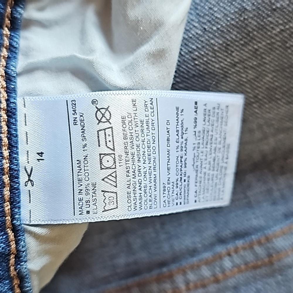 Old Navy mid rise Boyfriend jeans size 14. Some stretch. - Picture 4 of 5